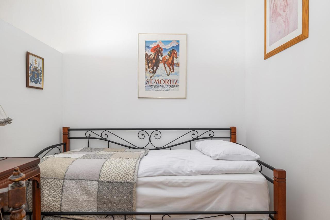 One Bedroom With Balcony In By Renters