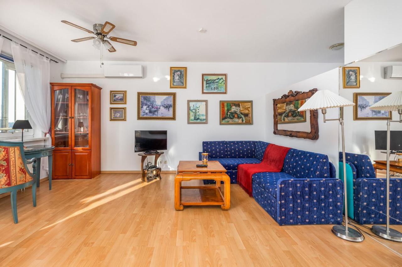 One Bedroom With Balcony In By Renters *