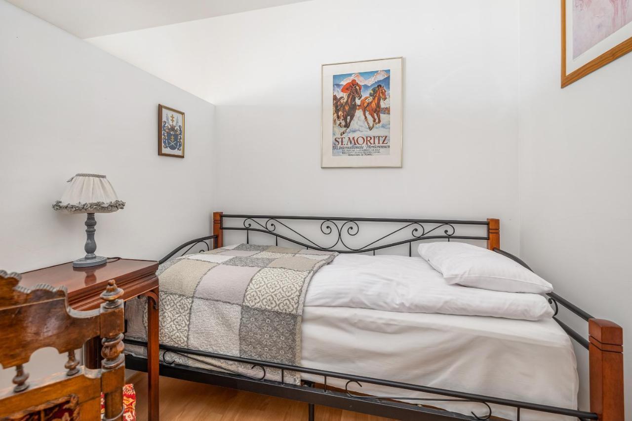 One Bedroom With Balcony In By Renters