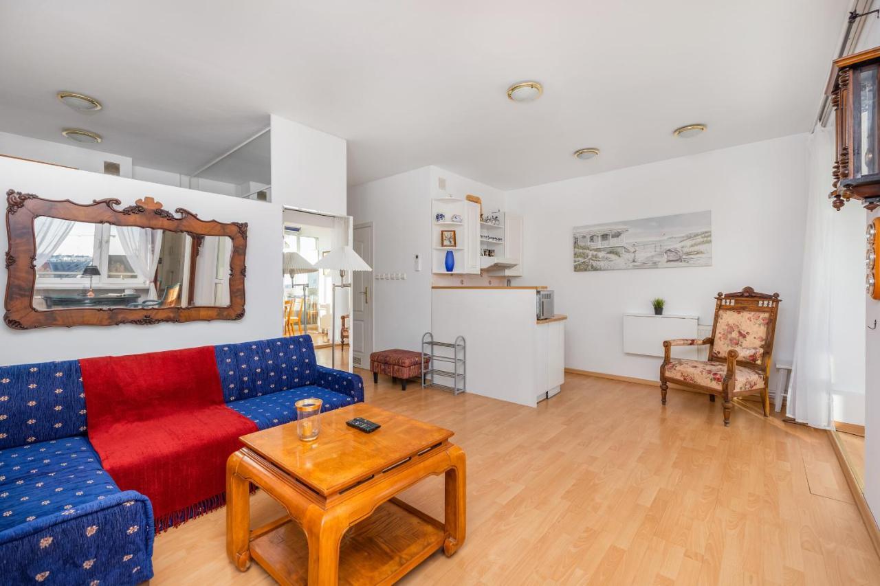 One Bedroom With Balcony In By Renters Apartament *